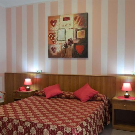 Hotel Facioni Помеція Екстер'єр фото