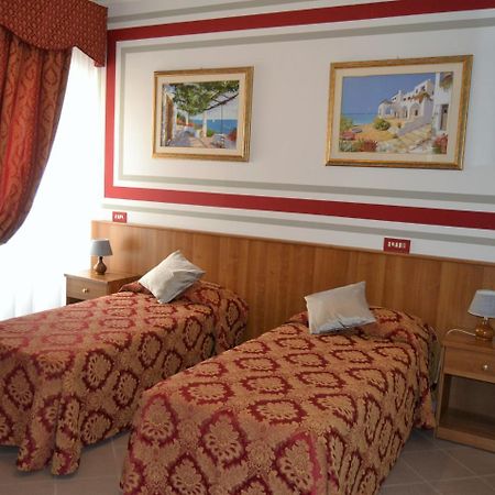 Hotel Facioni Помеція Екстер'єр фото