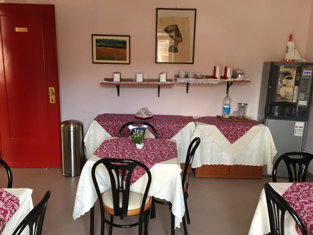 Hotel Facioni Помеція Екстер'єр фото