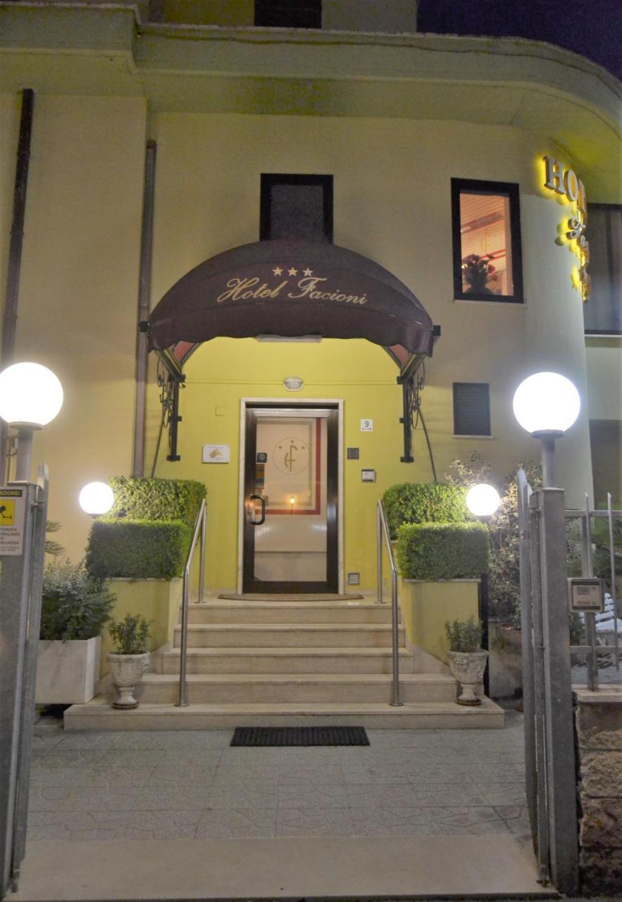 Hotel Facioni Помеція Екстер'єр фото