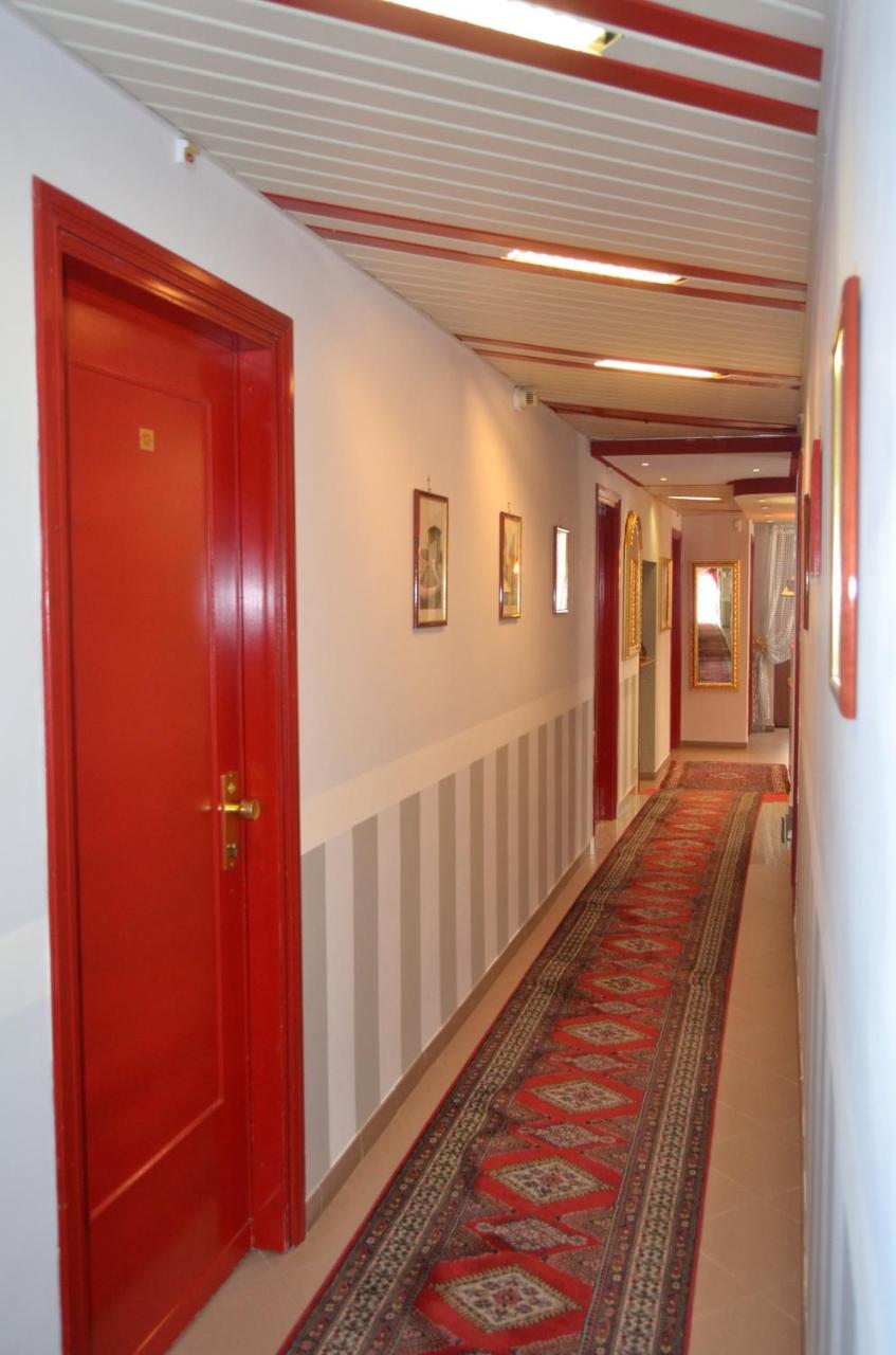 Hotel Facioni Помеція Екстер'єр фото