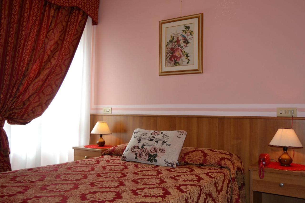 Hotel Facioni Помеція Екстер'єр фото