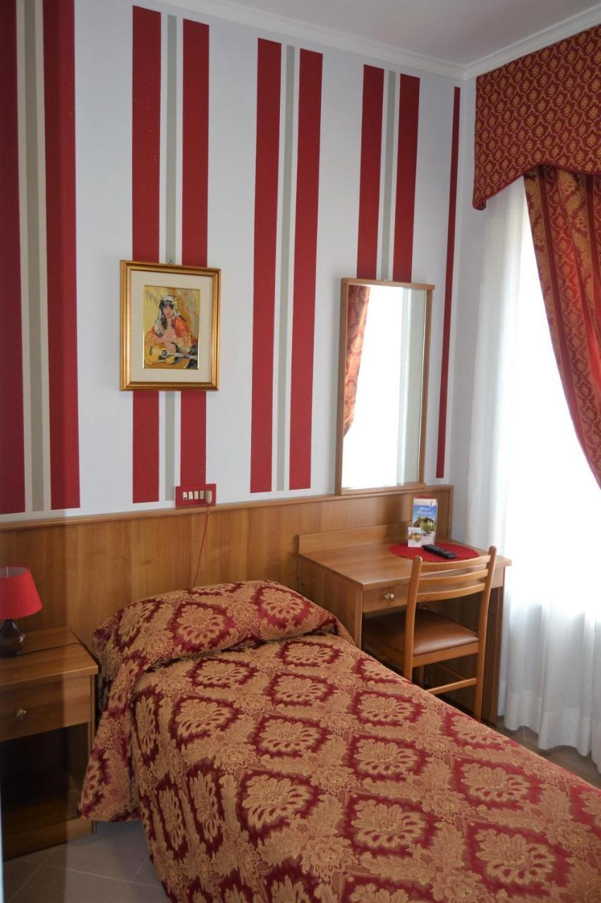 Hotel Facioni Помеція Екстер'єр фото