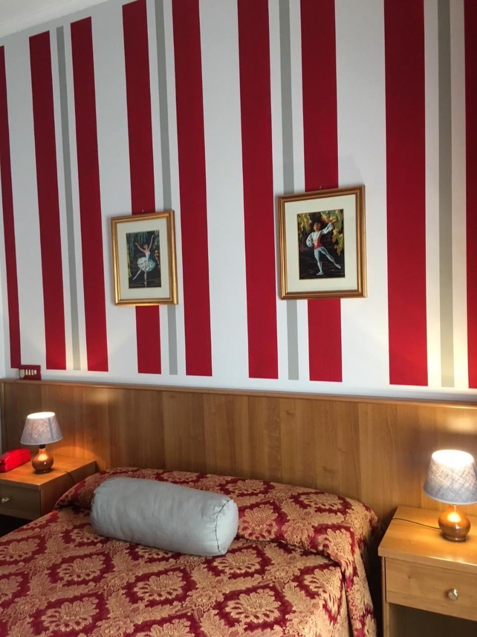 Hotel Facioni Помеція Екстер'єр фото