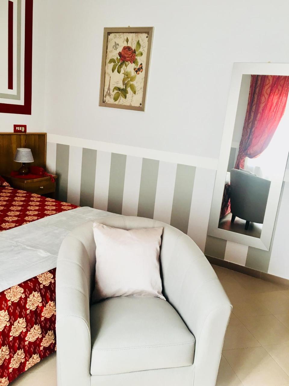 Hotel Facioni Помеція Екстер'єр фото
