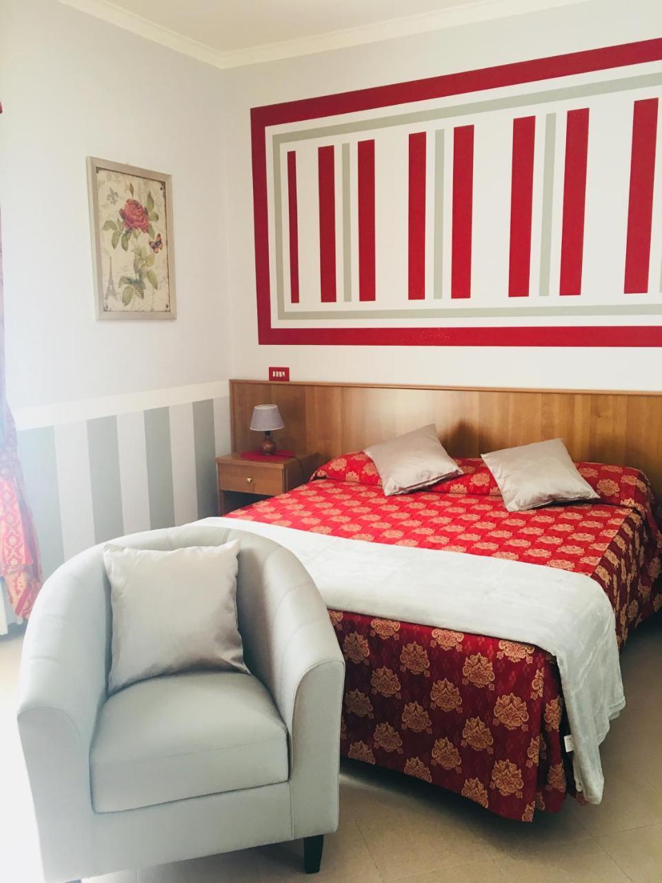 Hotel Facioni Помеція Екстер'єр фото